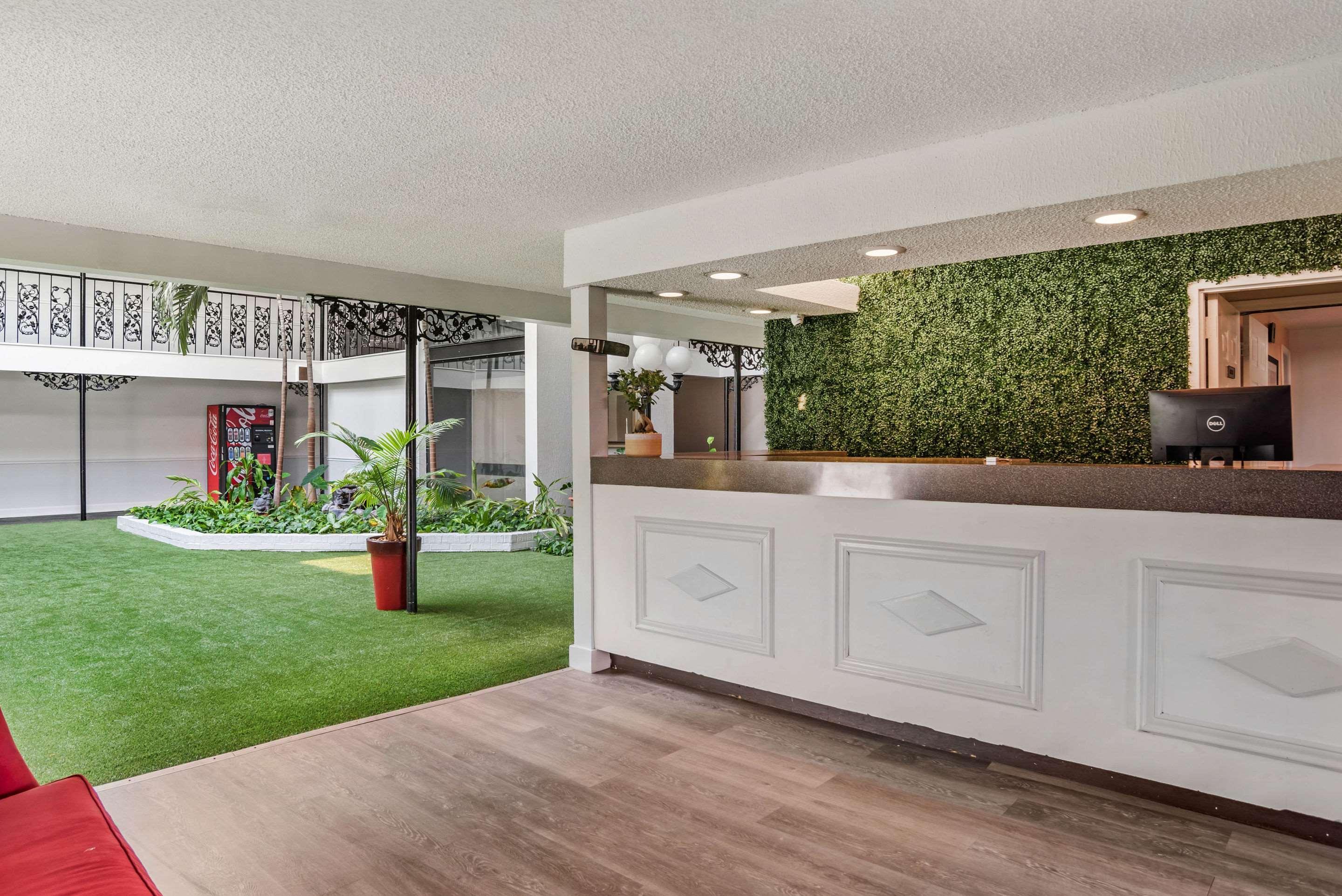 Baymont By Wyndham Montgomery Al Exterior foto